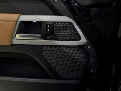 2023 Land Rover Defender - Photo 29