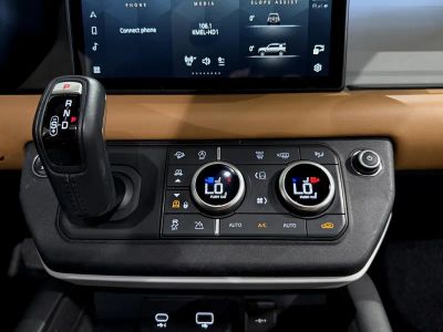 2023 Land Rover Defender - Photo 25