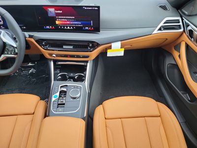 2026 BMW i4 - Photo 17