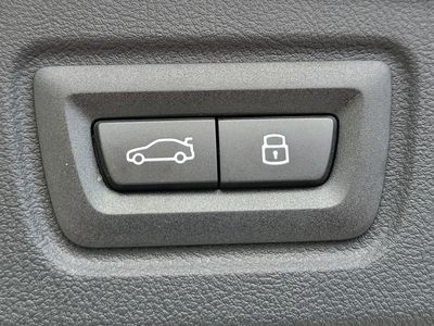 2026 BMW i4 - Photo 8