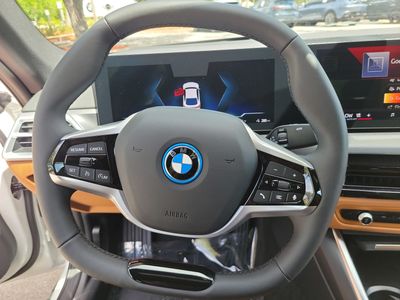 2026 BMW i4 - Photo 26