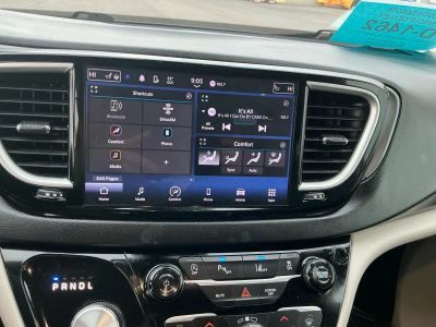 2024 Chrysler Pacifica - Photo 11