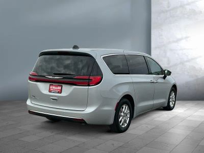 2024 Chrysler Pacifica - Photo 6