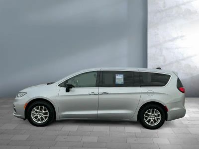 2024 Chrysler Pacifica - Photo 3