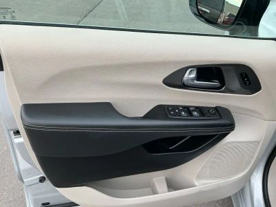 2024 Chrysler Pacifica - Photo 15