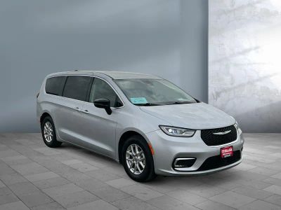 2024 Chrysler Pacifica - Photo 8