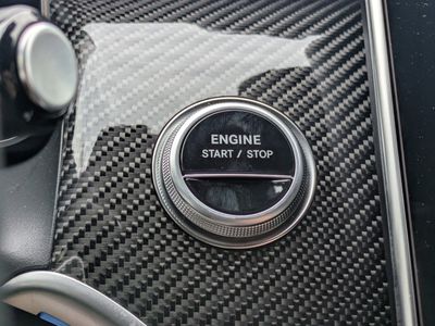 2025 Mercedes-Benz GLC - Photo 32