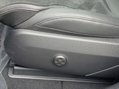 2025 Mercedes-Benz GLC - Photo 26