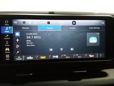 2024 Jeep Wrangler - Photo 17