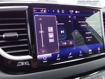 2024 Chrysler Pacifica — photo 18 view