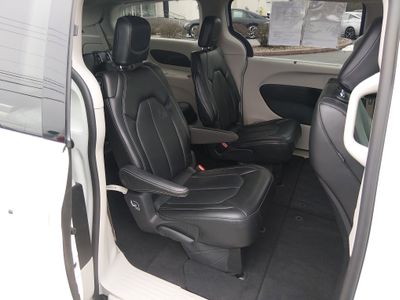 2024 Chrysler Pacifica — photo 20 view
