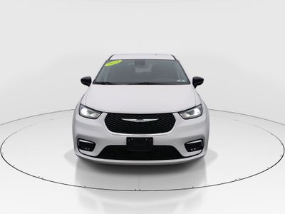 2024 Chrysler Pacifica — side profile view