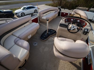 2014 Sun Tracker 20DLX Signature Series - Photo 12