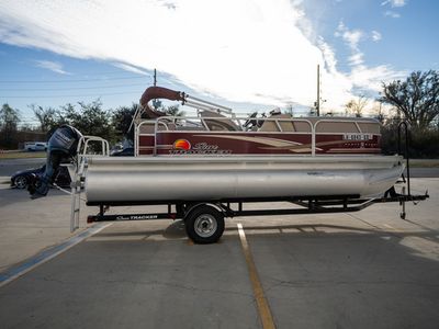 2014 Sun Tracker 20DLX Signature Series - Photo 2