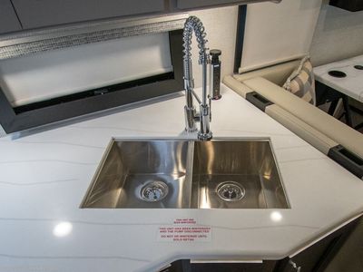 2026 Thor Motor Coach Inception - Photo 19