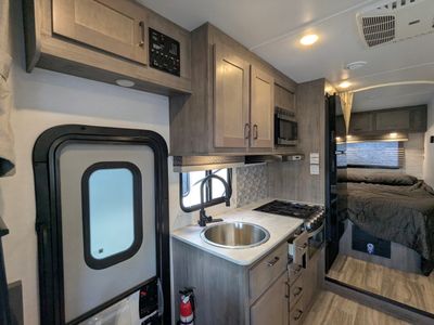2025 Gulf Stream Conquest Class C - Photo 10