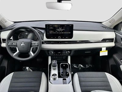 2026 Mitsubishi Outlander — detail view