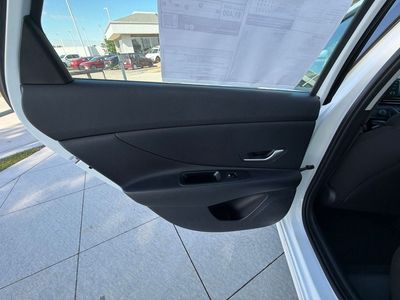 2026 Hyundai Elantra — photo 15 view