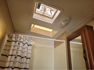 2012 Pacific Coachworks Powerlite - Photo 25