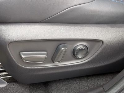 2025 Toyota RAV4 Hybrid - Photo 13