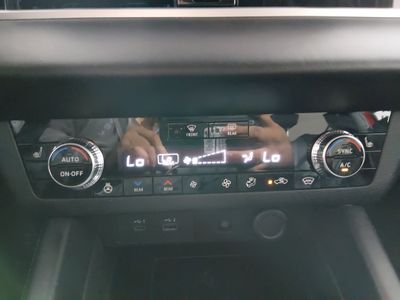 2024 Mitsubishi Outlander Plug-In Hybrid — photo 18 view