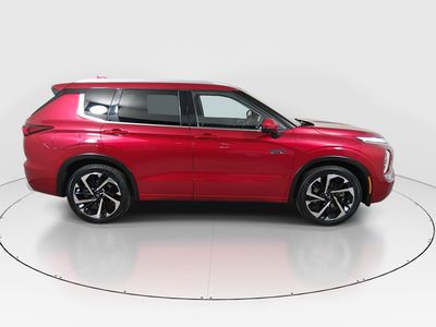 2024 Mitsubishi Outlander Plug-In Hybrid — photo 8 view