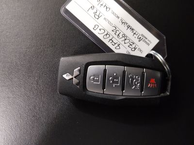 2024 Mitsubishi Outlander Plug-In Hybrid — photo 15 view