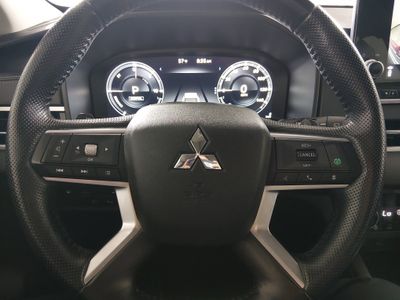 2024 Mitsubishi Outlander Plug-In Hybrid — photo 12 view