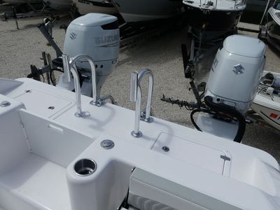 2026 Twin Vee 280 Center Console GFX - Photo 9