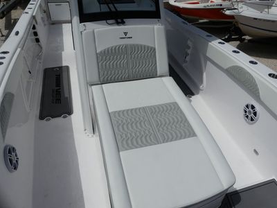 2026 Twin Vee 280 Center Console GFX - Photo 20