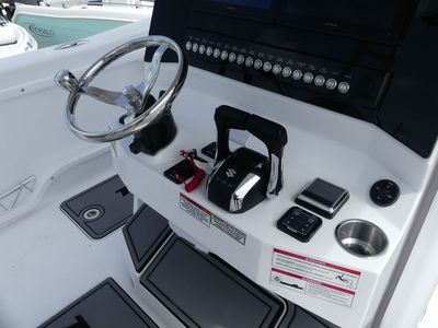 2026 Twin Vee 280 Center Console GFX - Photo 15