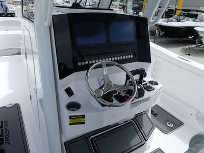 2026 Twin Vee 280 Center Console GFX - Photo 11