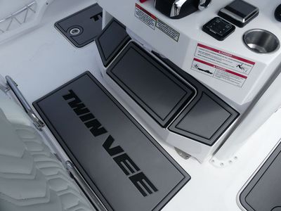 2026 Twin Vee 280 Center Console GFX - Photo 17