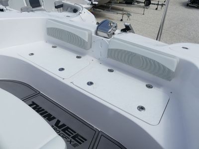 2026 Twin Vee 280 Center Console GFX - Photo 19