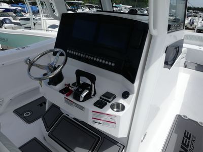 2026 Twin Vee 280 Center Console GFX - Photo 13