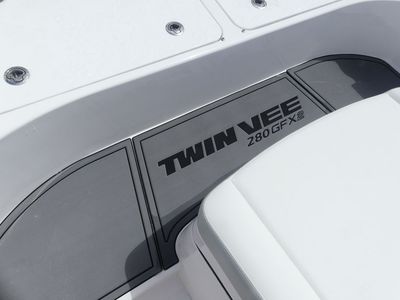 2026 Twin Vee 280 Center Console GFX - Photo 23