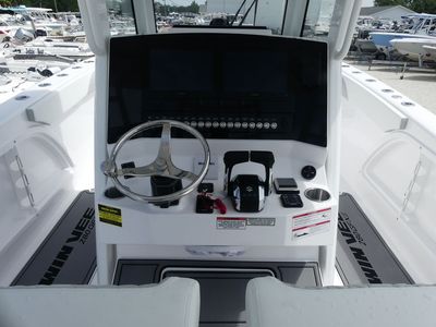 2026 Twin Vee 280 Center Console GFX - Photo 12