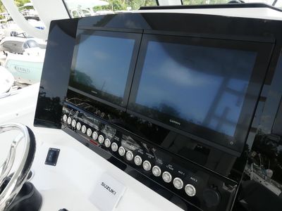 2026 Twin Vee 280 Center Console GFX - Photo 16