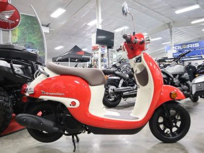 2025 Honda® Metropolitan — front three-quarter view