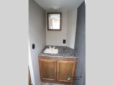 2015 Keystone RV Summerland Mini - Photo 13