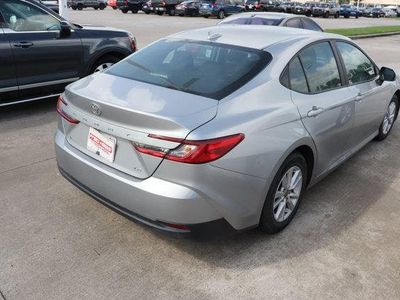 2025 Toyota Camry — photo 11 view