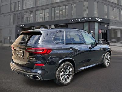 2022 BMW X5 — detail view