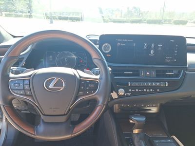 2022 Lexus ES — interior view