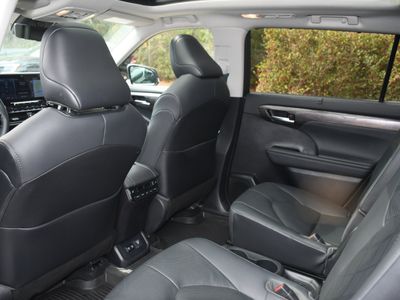 2021 Toyota Highlander Hybrid - Photo 17