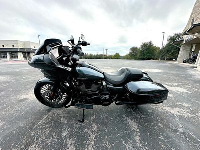 2025 Harley-Davidson FLTRX - Road Glide — engine compartment view