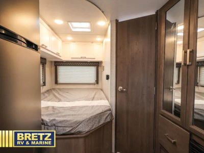 2025 Thor Motor Coach Freedom Elite — photo 22 view