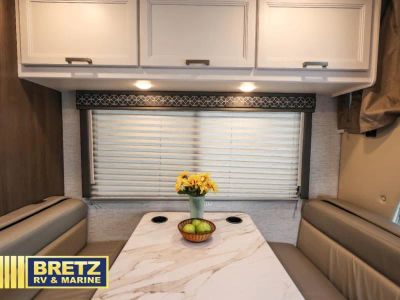2025 Thor Motor Coach Freedom Elite — photo 17 view