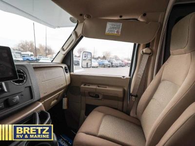2025 Thor Motor Coach Freedom Elite — photo 11 view