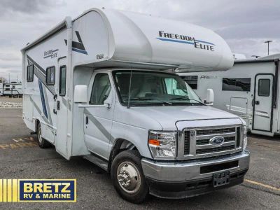 2025 Thor Motor Coach Freedom Elite — front three-quarter view