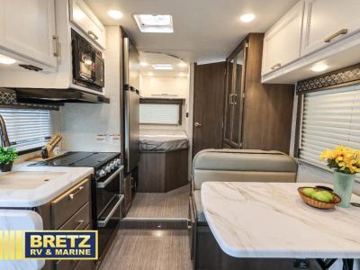 2025 Thor Motor Coach Freedom Elite — photo 19 view